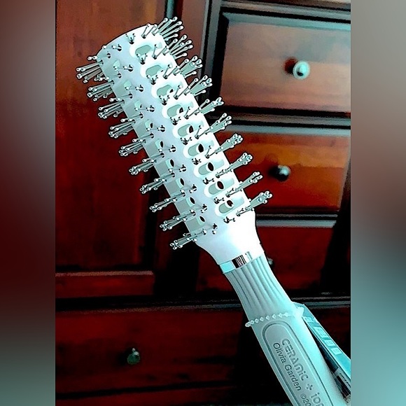 Olivia Garden Accessories - NEW ✨Olivia Garden Ceramic+ion-Turbo Vent Pro Medium Round Brush